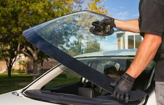 Mobile auto glass service
